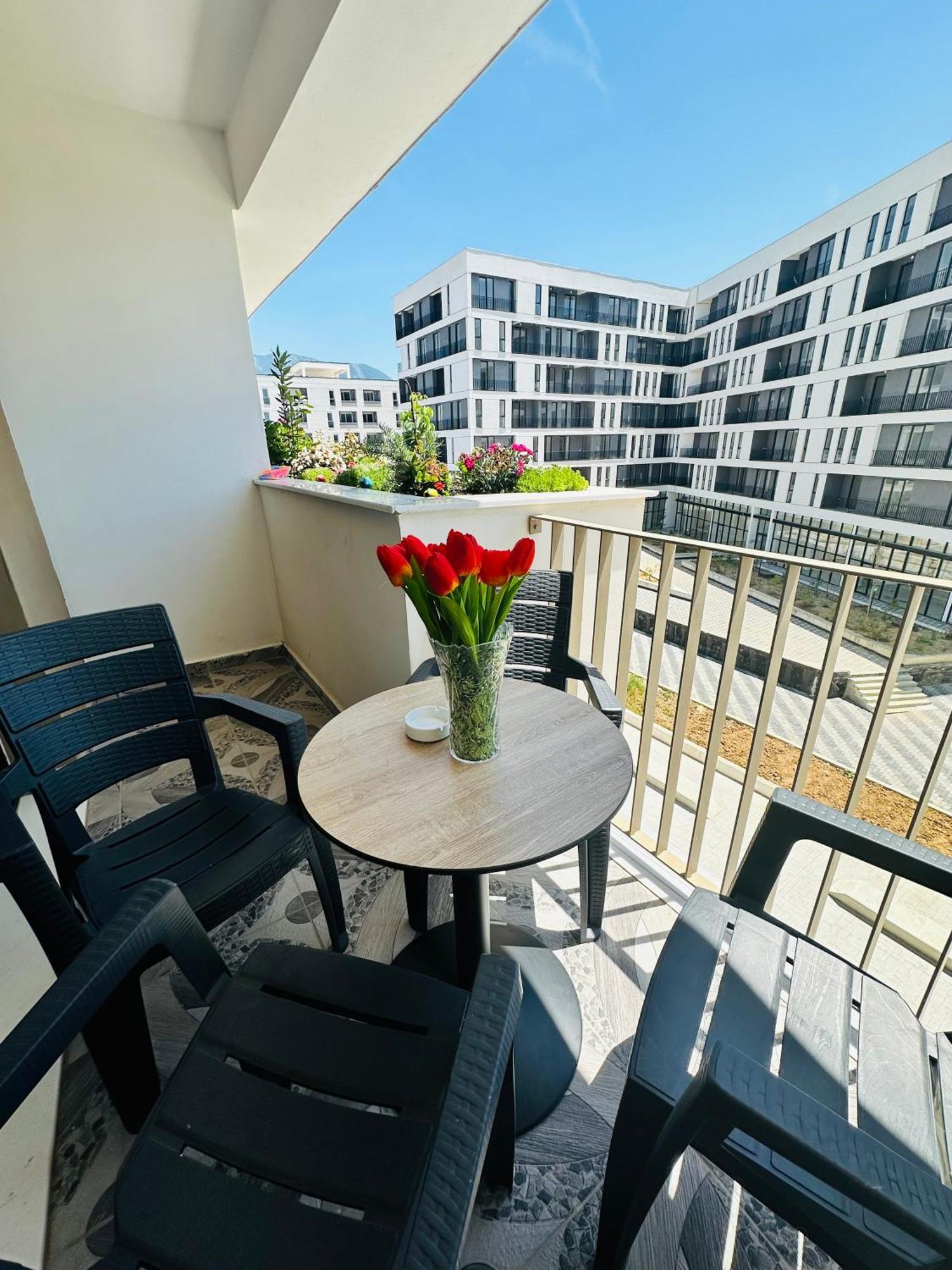 Family Apartment Тирана Экстерьер фото